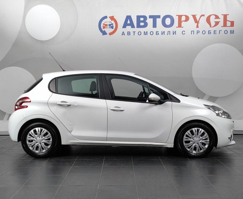 Peugeot 208 I Москва  - изображение 5