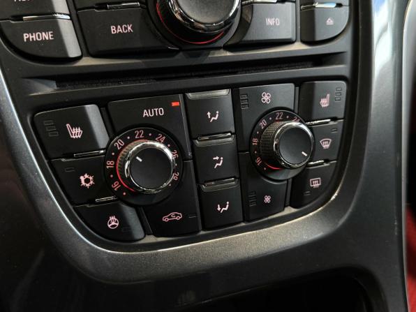 Opel Astra J Рестайлинг с пробегом 2012 года, цена 810 000 рублей, 193965 км, седан, Автокод Объявления
