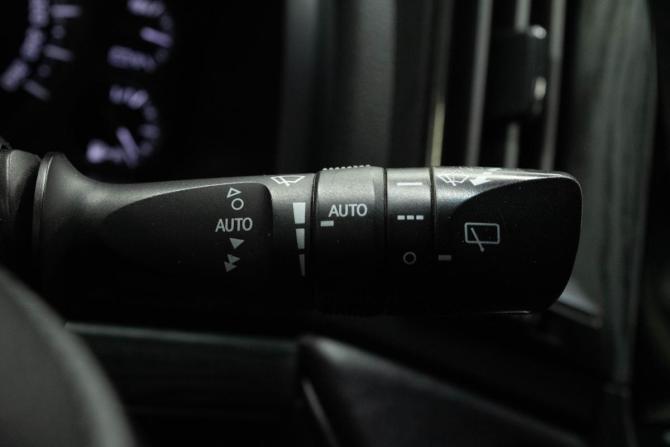 Toyota Land Cruiser 200 Series Рестайлинг 2 с пробегом 2015 года, цена 4 789 000 рублей, 324353 км, внедорожник, Автокод Объявления