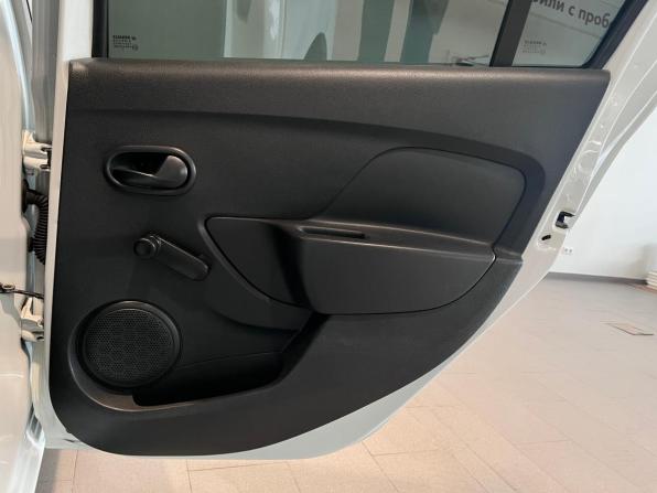 Renault Logan II с пробегом 2017 года, цена 690 000 рублей, 109487 км, седан, Автокод Объявления