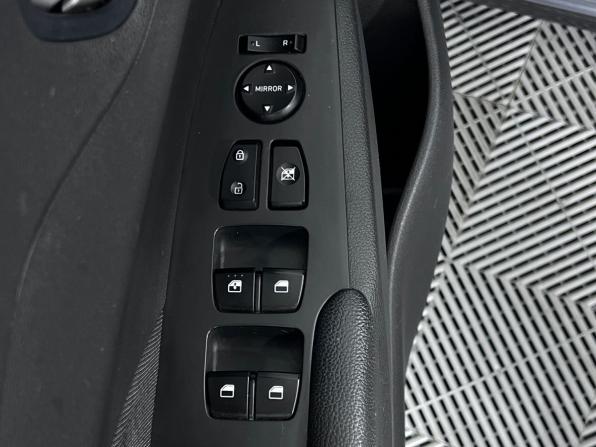 Hyundai Solaris II с пробегом 2019 года, цена 1 280 000 рублей, 120000 км, седан, Автокод Объявления