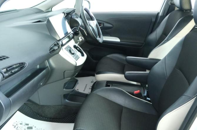 Toyota Wish II Рестайлинг с пробегом 2014 года, цена 1 689 000 рублей, 150000 км, минивэн, Автокод Объявления