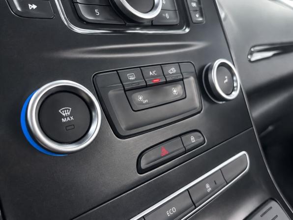 Renault Scenic IV с пробегом 2017 года, цена 1 499 000 рублей, 177000 км, компактвэн, Автокод Объявления
