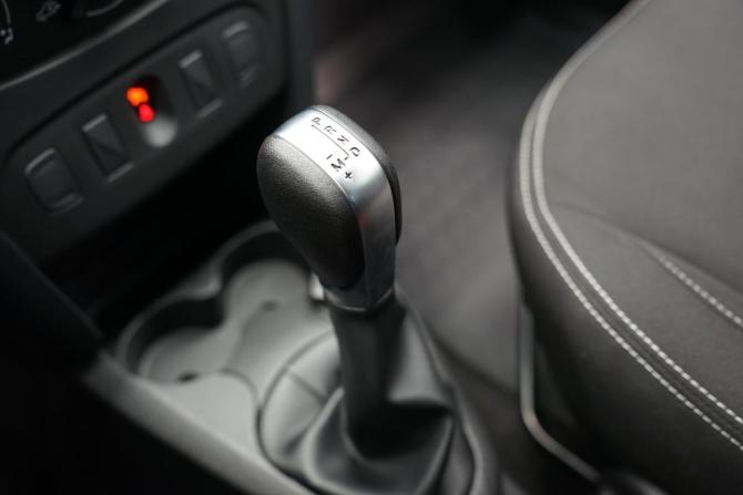 Renault Sandero II Рестайлинг с пробегом 2021 года, цена 1 550 000 рублей, 45000 км, хэтчбек, Автокод Объявления