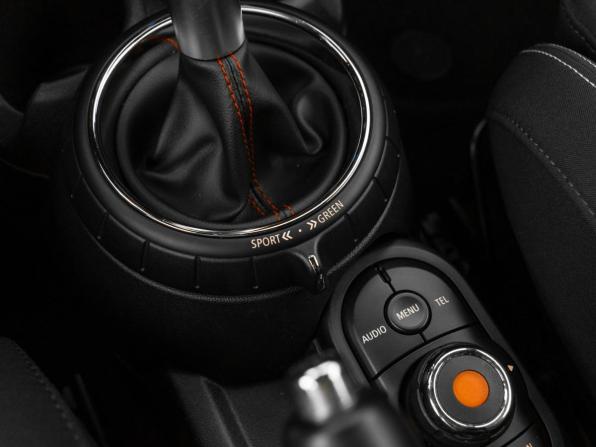 Mini Hatch III (F55/F56) с пробегом 2016 года, цена 2 680 000 рублей, 73290 км, хэтчбек, Автокод Объявления