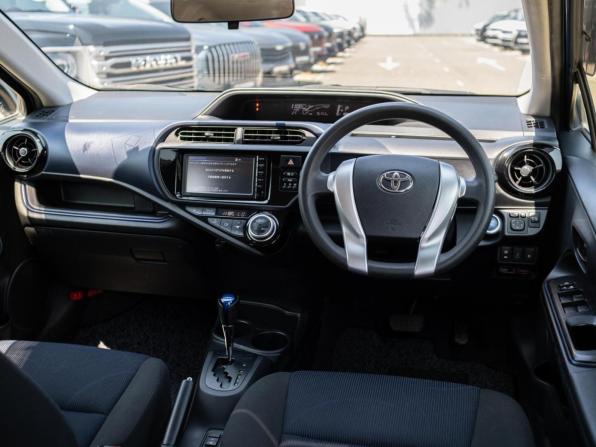 Toyota Aqua I Рестайлинг с пробегом 2015 года, цена 1 099 000 рублей, 76743 км, хэтчбек, Автокод Объявления