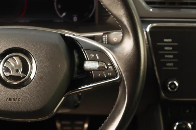 Skoda Superb III Рестайлинг с пробегом 2022 года, цена 3 529 000 рублей, 71394 км, лифтбек, Автокод Объявления