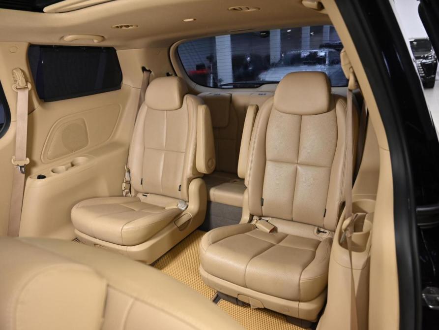 Kia Carnival III Москва  - изображение 19