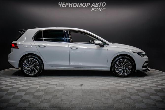 Volkswagen Golf VIII с пробегом 2022 года, цена 2 455 000 рублей, 61561 км, хэтчбек, Автокод Объявления