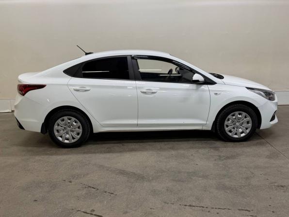 Hyundai Solaris II с пробегом 2019 года, цена 1 057 000 рублей, 118721 км, седан, Автокод Объявления