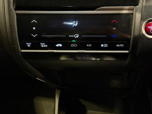 Honda Fit III с пробегом 2016 года, цена 900 000 рублей, 204303 км, хэтчбек, Автокод Объявления