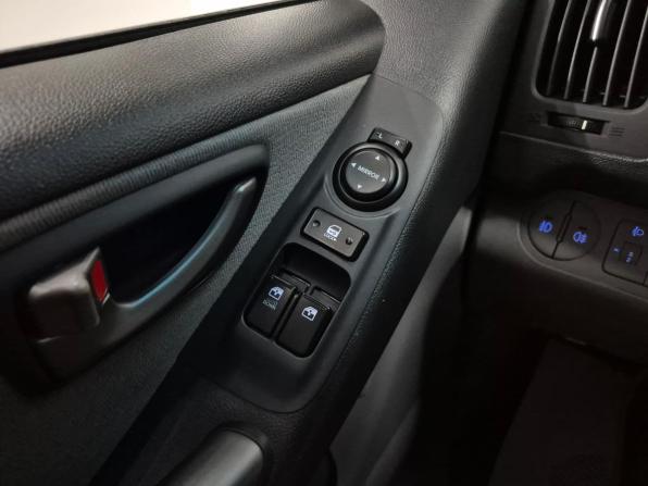 Hyundai H-1 II Рестайлинг с пробегом 2016 года, цена 2 650 000 рублей, 79200 км, минивэн, Автокод Объявления