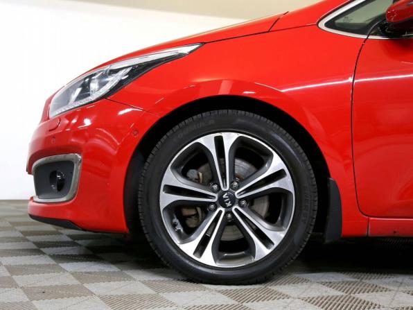 Kia Ceed II Рестайлинг с пробегом 2016 года, цена 1 090 000 рублей, 130381 км, хэтчбек, Автокод Объявления