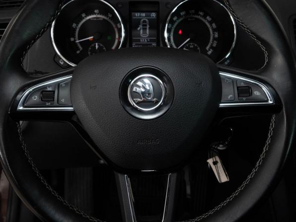 Skoda Yeti I Рестайлинг с пробегом 2017 года, цена 1 488 000 рублей, 91500 км, внедорожник, Автокод Объявления