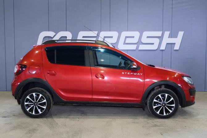 Renault Sandero II с пробегом 2015 года, цена 649 000 рублей, 269102 км, хэтчбек, Автокод Объявления