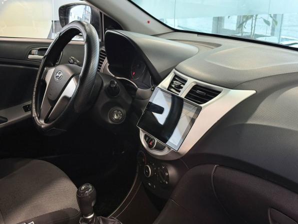 Hyundai Solaris I с пробегом 2013 года, цена 697 000 рублей, 267040 км, седан, Автокод Объявления