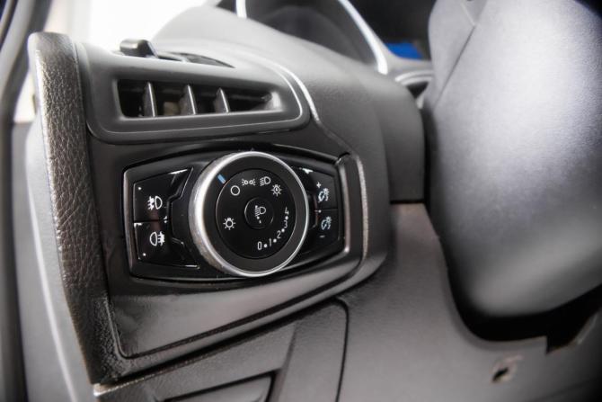 Ford Focus III Рестайлинг с пробегом 2017 года, цена 999 000 рублей, 156234 км, хэтчбек, Автокод Объявления