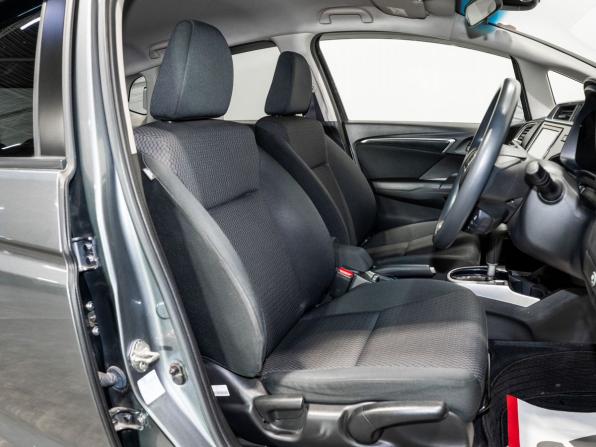 Honda Fit III Рестайлинг с пробегом 2018 года, цена 1 460 000 рублей, 5271 км, хэтчбек, Автокод Объявления