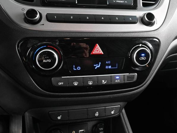 Hyundai Solaris II с пробегом 2017 года, цена 1 329 000 рублей, 102557 км, седан, Автокод Объявления