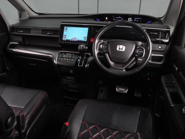 Honda Stepwgn V Рестайлинг с пробегом 2017 года, цена 2 589 000 рублей, 99376 км, минивэн, Автокод Объявления