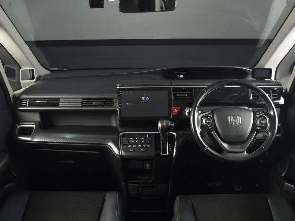 Honda Stepwgn V Рестайлинг с пробегом 2017 года, цена 2 275 995 рублей, 121736 км, минивэн, Автокод Объявления
