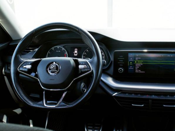 Skoda Octavia IV (A8) с пробегом 2020 года, цена 2 175 000 рублей, 153113 км, лифтбек, Автокод Объявления
