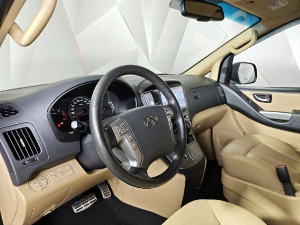 Hyundai H-1 II Рестайлинг 2 с пробегом 2018 года, цена 2 599 000 рублей, 146309 км, минивэн, Автокод Объявления