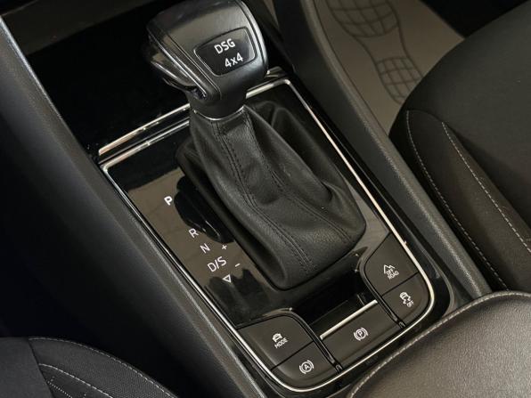 Skoda Karoq I с пробегом 2021 года, цена 2 090 000 рублей, 144036 км, внедорожник, Автокод Объявления