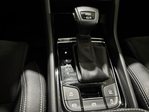Skoda Karoq I с пробегом 2021 года, цена 2 569 000 рублей, 87000 км, внедорожник, Автокод Объявления