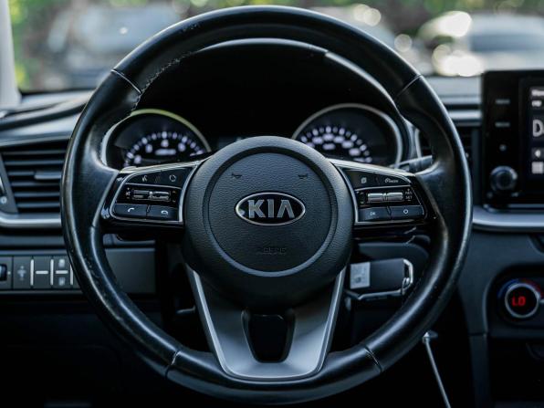Kia Ceed III с пробегом 2021 года, цена 1 800 000 рублей, 75342 км, универсал, Автокод Объявления