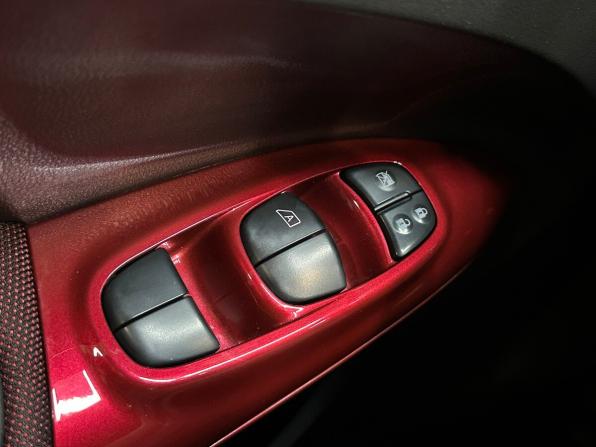 Nissan Juke I с пробегом 2012 года, цена 1 140 000 рублей, 60728 км, внедорожник, Автокод Объявления