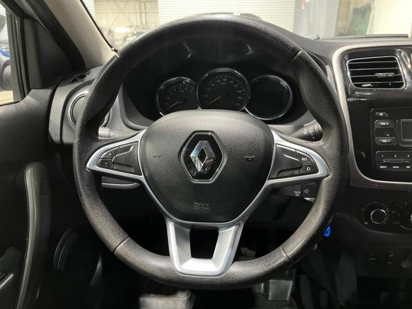 Renault Logan II Рестайлинг с пробегом 2018 года, цена 780 000 рублей, 158000 км, седан, Автокод Объявления