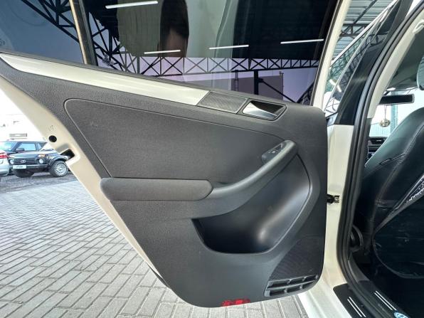 Volkswagen Jetta VI с пробегом 2011 года, цена 1 040 000 рублей, 240000 км, седан, Автокод Объявления