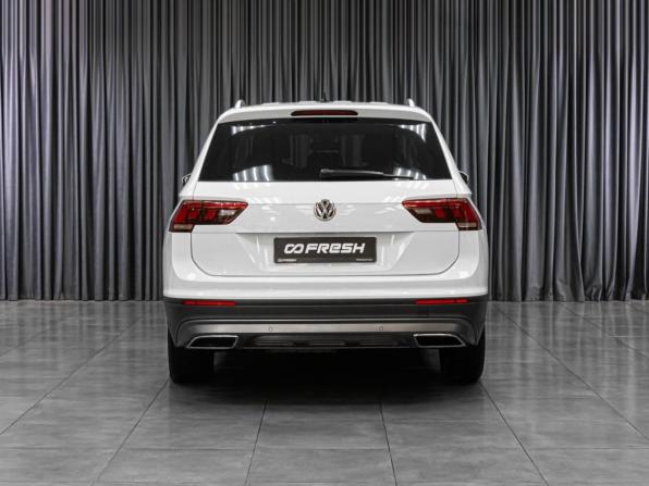 Volkswagen Tiguan II с пробегом 2018 года, цена 2 099 000 рублей, 144911 км, внедорожник, Автокод Объявления