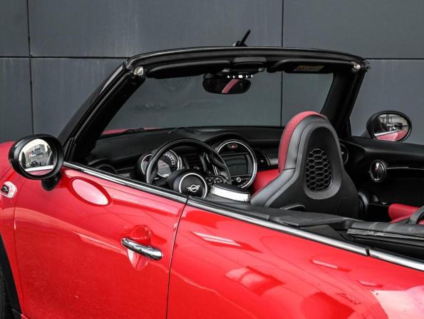 Mini Cabrio III Рестайлинг с пробегом 2019 года, цена 2 599 000 рублей, 115660 км, кабриолет, Автокод Объявления