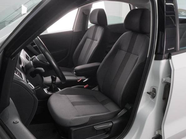 Volkswagen Polo V Рестайлинг с пробегом 2017 года, цена 1 074 000 рублей, 146864 км, седан, Автокод Объявления