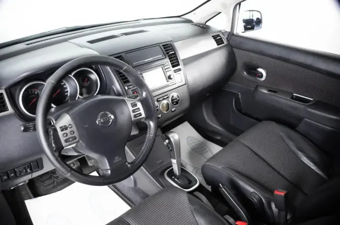 Nissan Tiida I Рестайлинг с пробегом 2013 года, цена 699 000 рублей, 285456 км, хэтчбек, Автокод Объявления