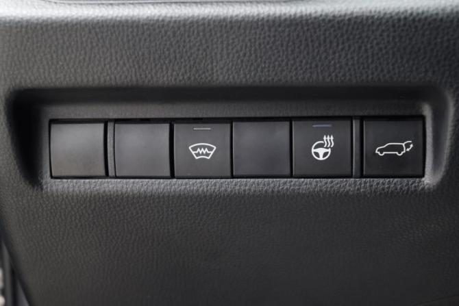 Toyota RAV4 V (XA50) с пробегом 2021 года, цена 3 635 000 рублей, 79982 км, внедорожник, Автокод Объявления