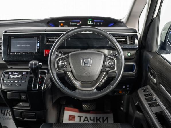 Honda Stepwgn V Рестайлинг с пробегом 2018 года, цена 2 290 000 рублей, 71529 км, минивэн, Автокод Объявления