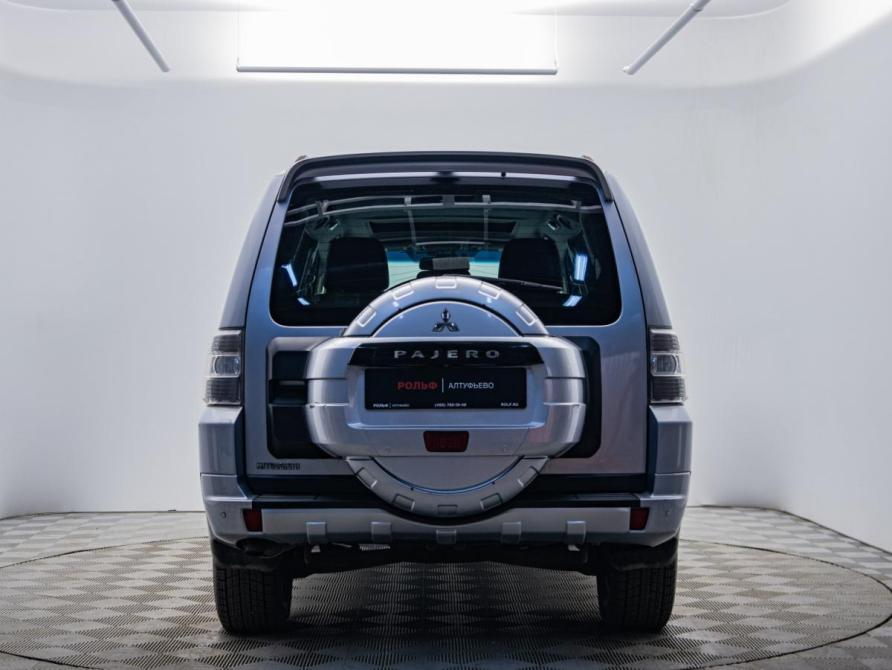 Mitsubishi Pajero IV Рестайлинг 1 Москва  - изображение 4