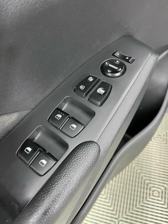 Hyundai Solaris II с пробегом 2017 года, цена 945 000 рублей, 172314 км, седан, Автокод Объявления