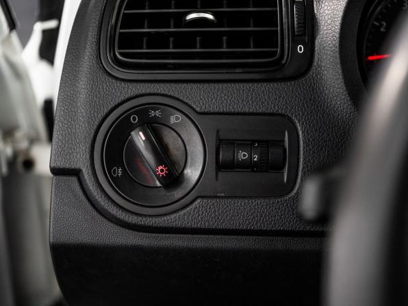 Volkswagen Polo V Рестайлинг с пробегом 2019 года, цена 505 000 рублей, 404518 км, седан, Автокод Объявления