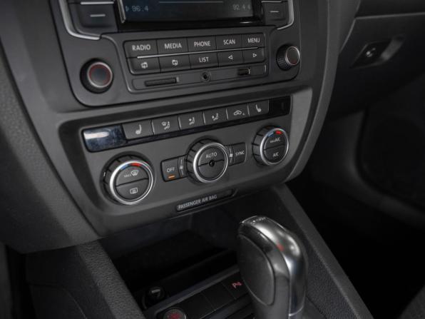Volkswagen Jetta VI с пробегом 2014 года, цена 945 000 рублей, 252549 км, седан, Автокод Объявления