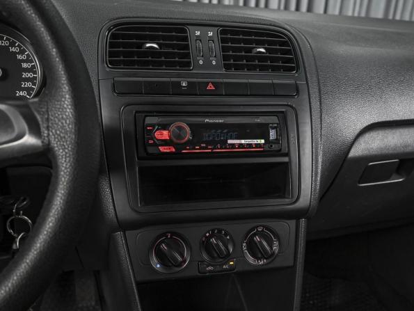 Volkswagen Polo V Рестайлинг с пробегом 2016 года, цена 680 000 рублей, 486601 км, седан, Автокод Объявления