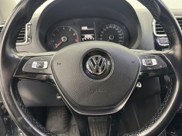 Volkswagen Polo V Рестайлинг с пробегом 2017 года, цена 1 099 000 рублей, 164989 км, седан, Автокод Объявления