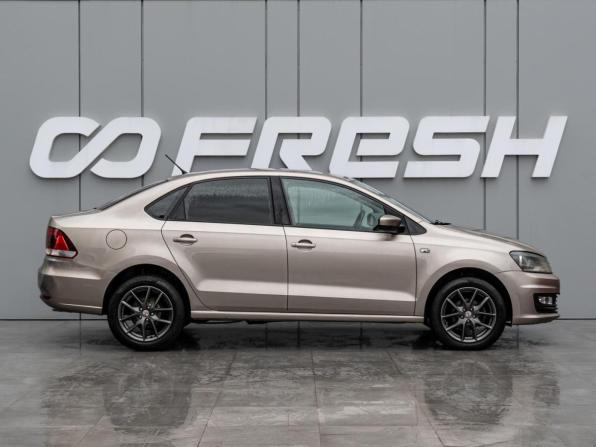 Volkswagen Polo V Рестайлинг с пробегом 2015 года, цена 950 000 рублей, 143422 км, седан, Автокод Объявления