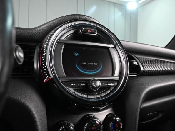 Mini Hatch III (F55/F56) с пробегом 2016 года, цена 2 229 000 рублей, 191512 км, хэтчбек, Автокод Объявления
