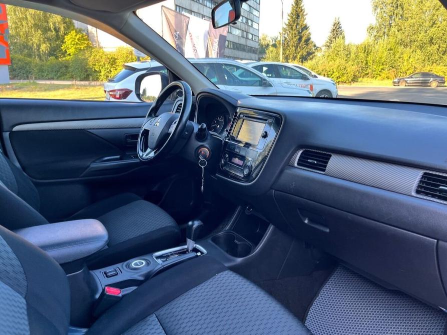 Mitsubishi Outlander III Рестайлинг 2 Великие Луки  - изображение 13