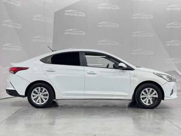 Hyundai Solaris II с пробегом 2020 года, цена 830 000 рублей, 309834 км, седан, Автокод Объявления