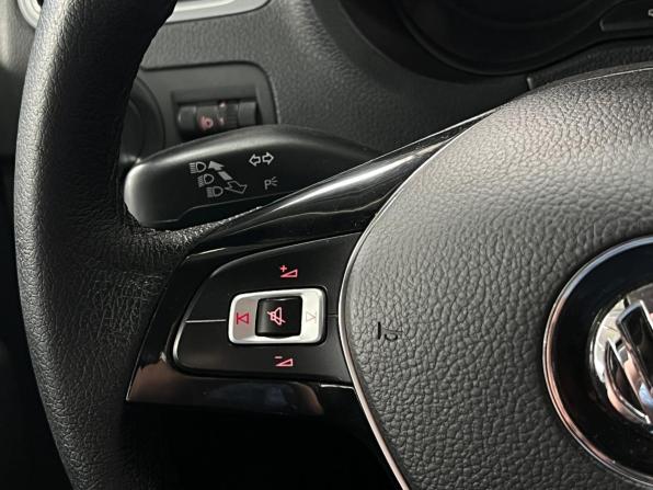 Volkswagen Polo V Рестайлинг с пробегом 2016 года, цена 1 200 000 рублей, 117000 км, седан, Автокод Объявления